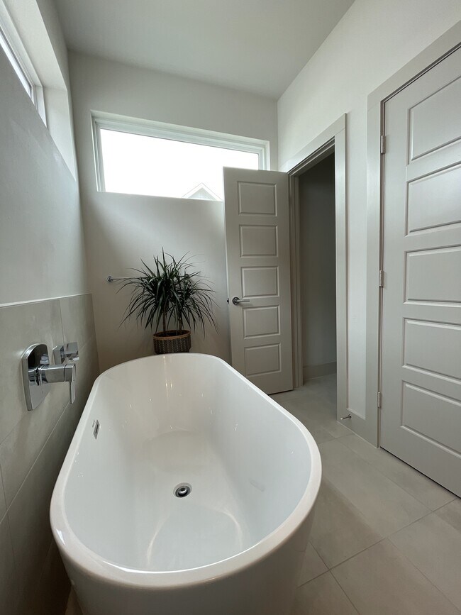 Building Photo - 4418 Bora Bora Ln