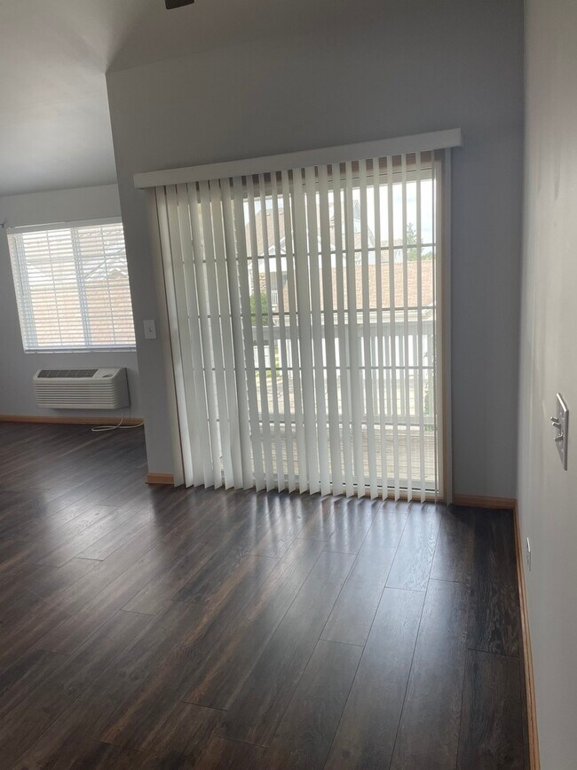 Building Photo - 1723 Silverstone Dr