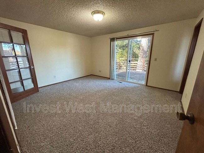 Building Photo - 2804 NE 113th St