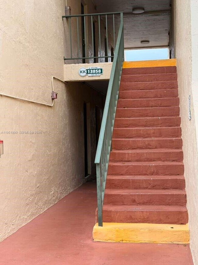 Building Photo - 13858 SW 90th Ave