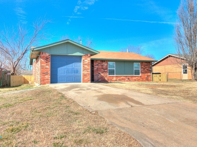 Building Photo - 4 bedroom 2 bath home in Tecumseh!