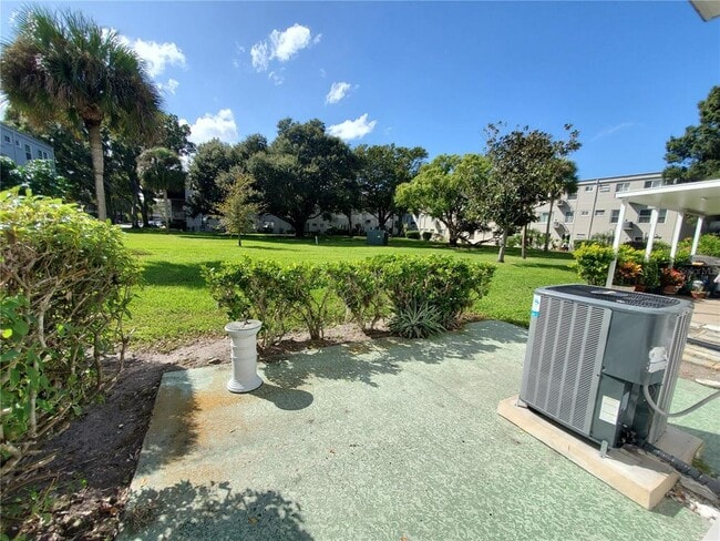 Building Photo - 2461 Rhodesian Dr