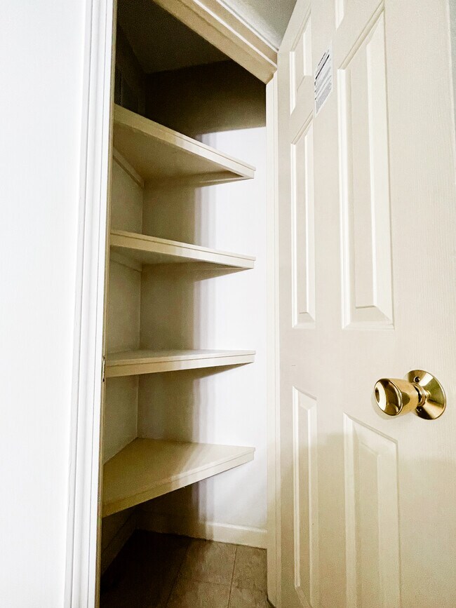 Building Photo - 222 Stonemill Rd