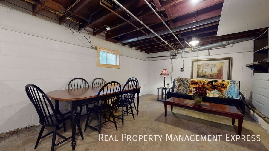 Building Photo - 3 Bed 1 Bath Home near Downtown Sioux Falls!