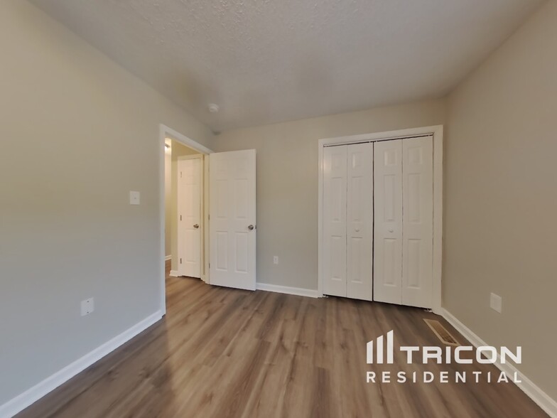 Building Photo - 1350 Redwood Cir