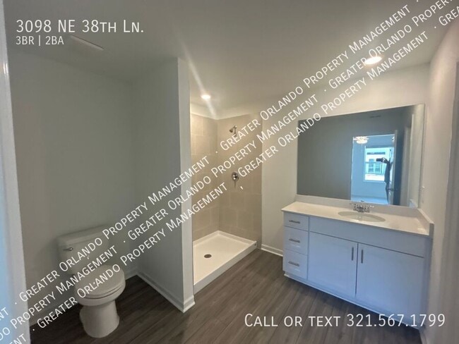 Building Photo - 3098 NE 38th Ln