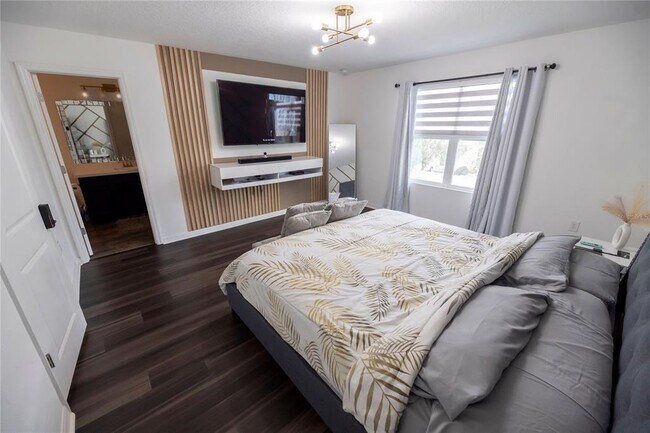 Building Photo - 844 Grandin St