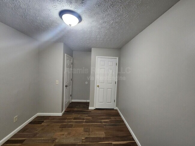 Building Photo - 3752 Waldrop Ln