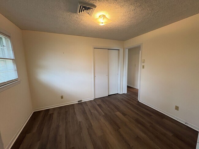 Building Photo - 145 Madison Cir