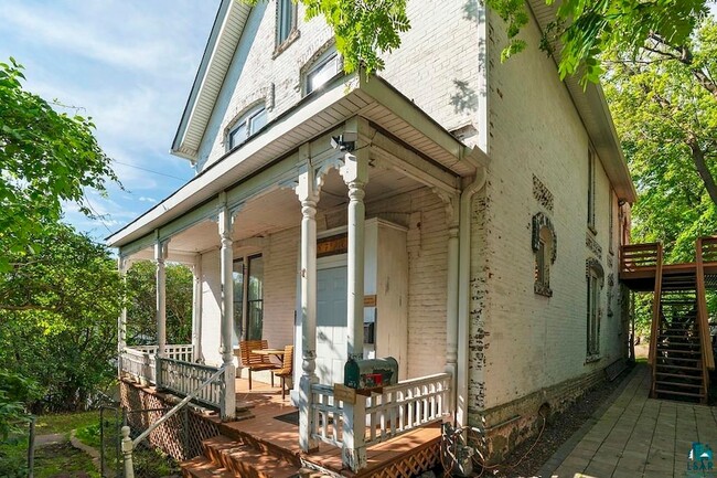 Building Photo - 119 N 7th Ave W