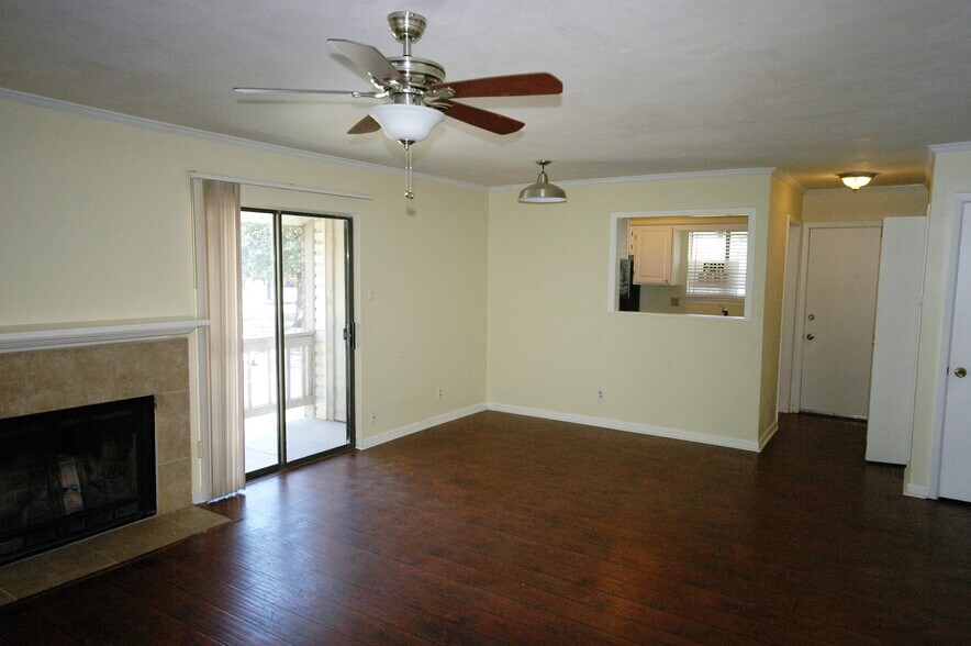 Spacious Living Area - 101 Pine Forest Dr