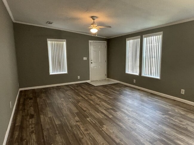 Building Photo - 20 Glen Cove Ct