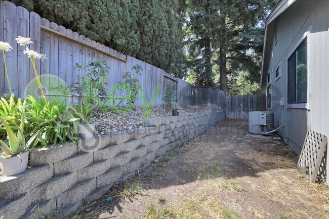 Building Photo - 3040 Danehurst Ct