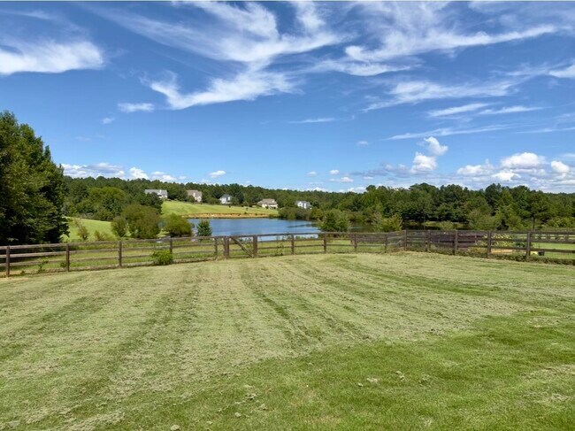 Building Photo - 121 Alexander Lakes Dr