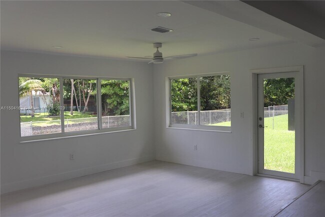 Building Photo - 6955 SW 66th Ave