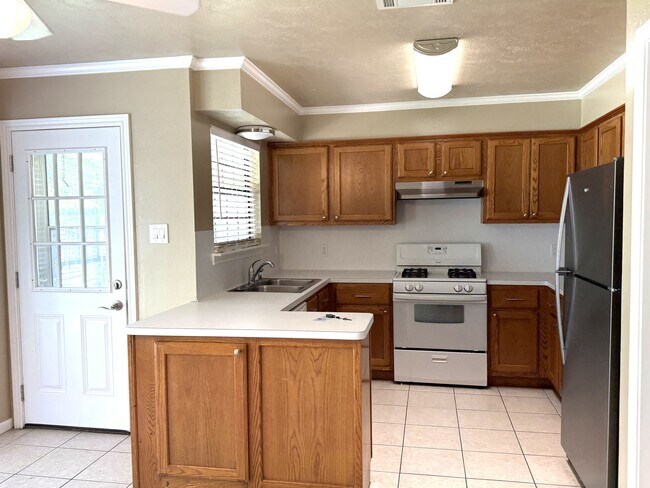 Building Photo - 1505 Richland Ct N