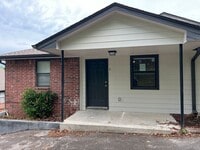 Building Photo - 2 Bedroom 1 bathroom
