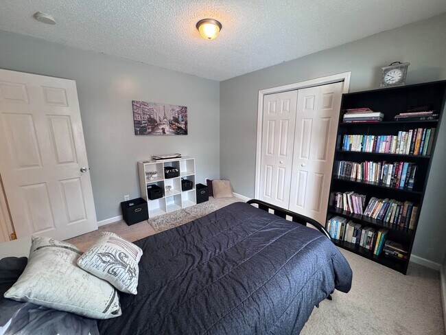 Building Photo - Lovelaceville Road