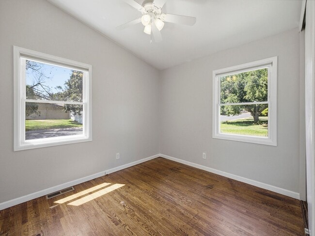 Building Photo - Updated 3 Bed Home with Vaulted Ceilings, Solar Panels & Large Corner Lot- $200 Lease Sign On Bonus!