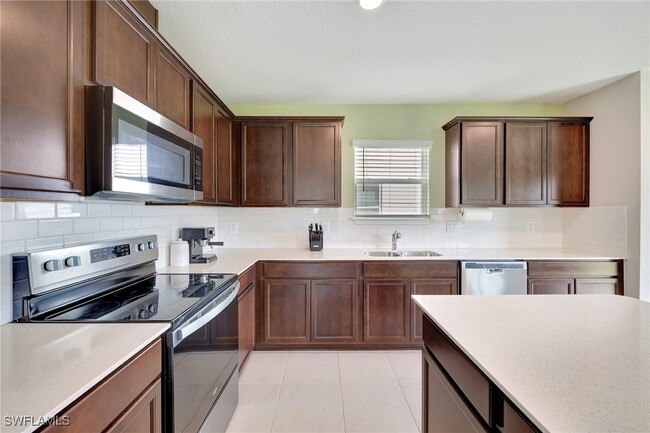 Building Photo - 9031 Royal River Cir