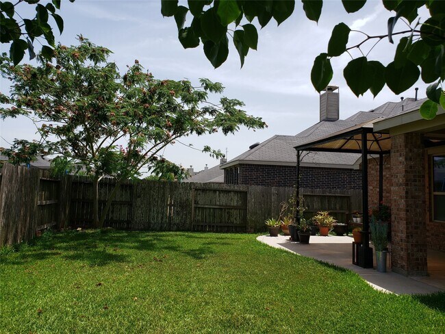 Building Photo - 226 Golden Grain Dr