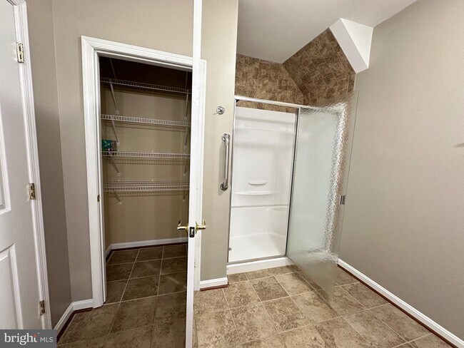 Building Photo - 6504 Feather Edge Court