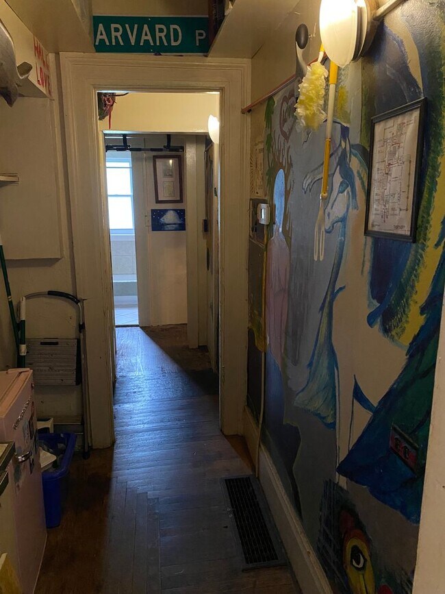 Building Photo - Available 6/1/26 Spacious 2nd/3rd Floor Du...