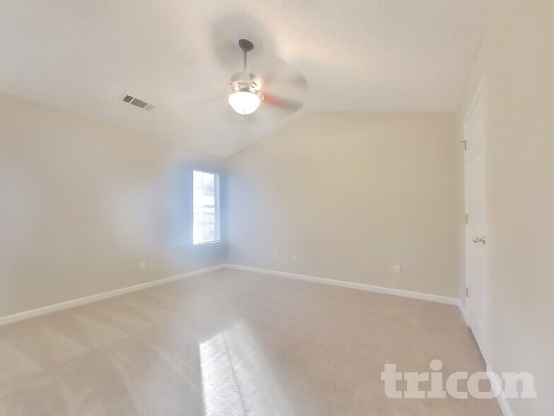 Building Photo - 620 Bluff Dr