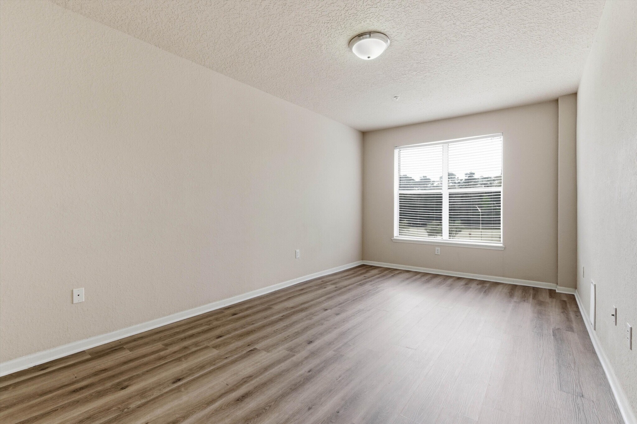 Building Photo - 8539 Gate Pky W