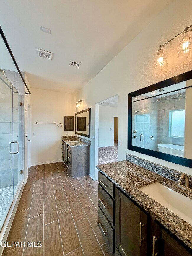 Building Photo - 122 Esther Trl