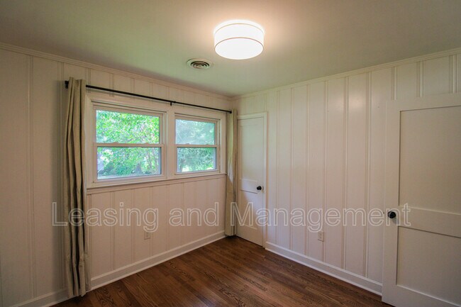 Building Photo - 927 Holly Ct
