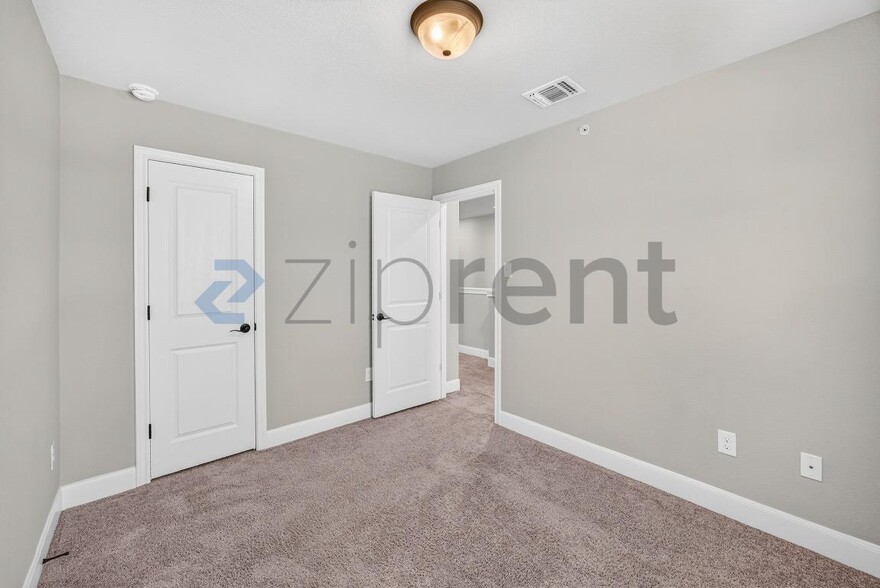 Building Photo - Unit 101