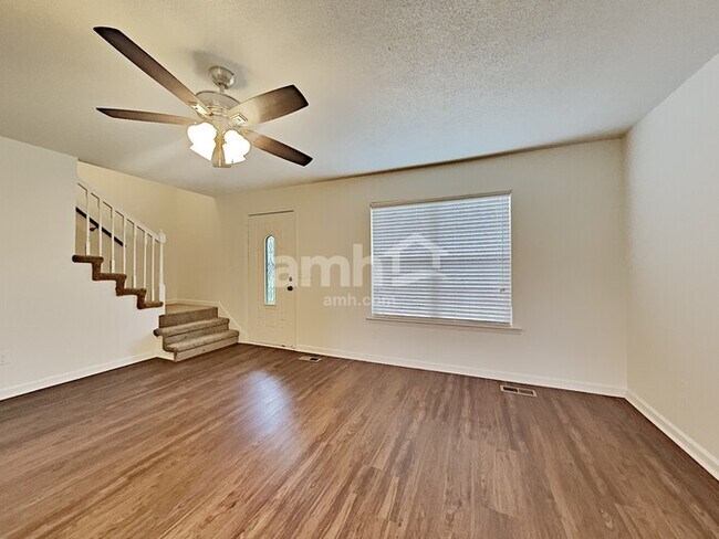 Building Photo - 914 Lucky Cir