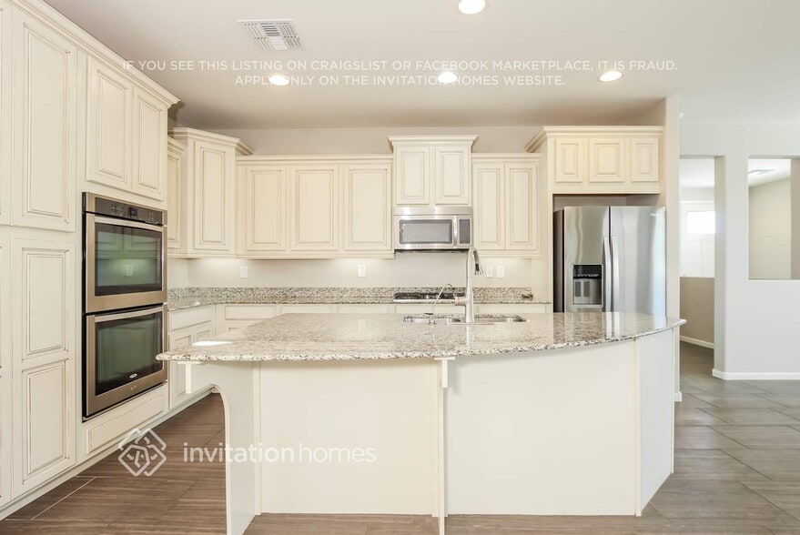 Building Photo - 12472 N 153rd Dr