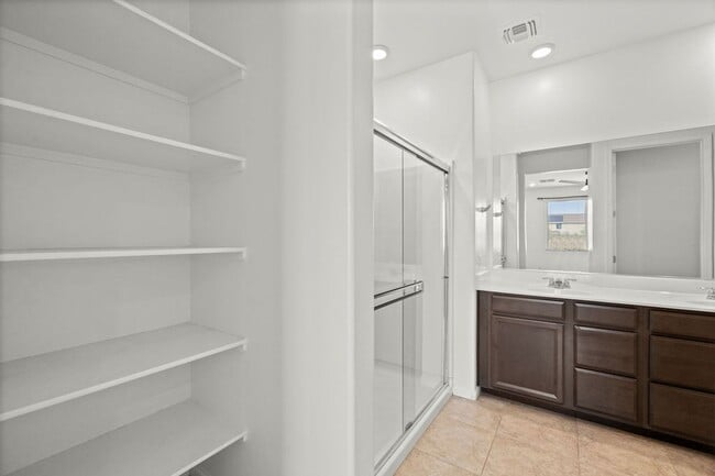 Building Photo - Beautiful 3 Bedroom Home in La Estancia & ...