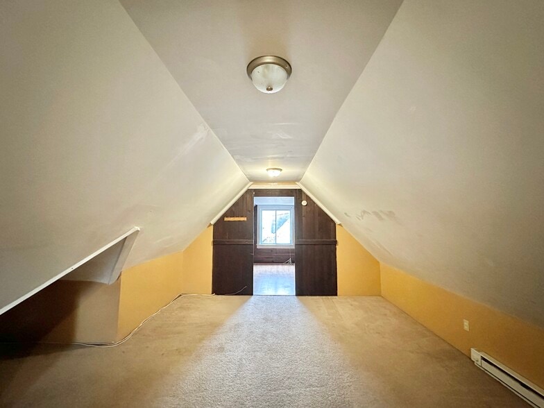 Building Photo - 519 S River St