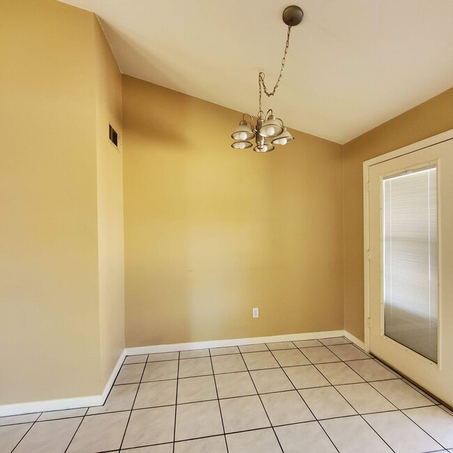 Building Photo - 3 BEDROOM CORNER LOT HOME IN CHANDLER W HU...