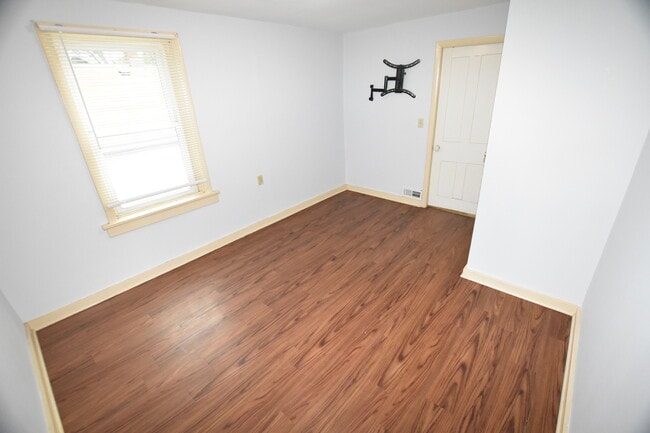 Building Photo - 457 Talma St