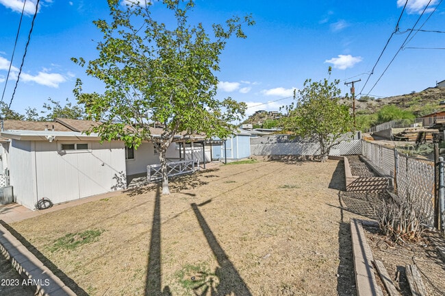 Building Photo - 1227 E Las Palmaritas Dr