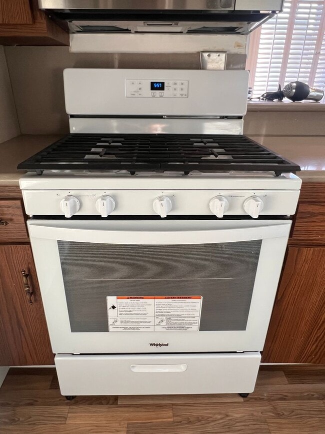 Building Photo - Private Back House with single garage & yard