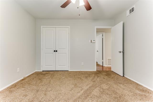 Building Photo - 638 Cranbrook Park