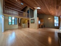 Building Photo - Fantastic 4 Bedroom, 2 Bath Home In The Thurston Area Of Springfield!