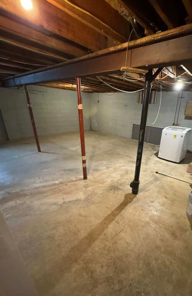 Building Photo - 3 Bed 1 Bathroom Ranch in Groveport School District! Half off Deposit for a move in by 12/31!