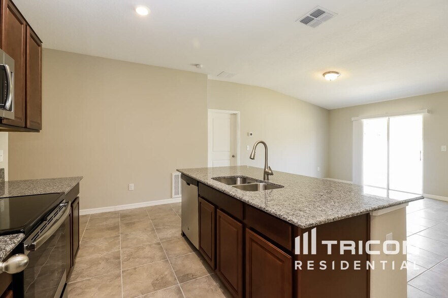 Building Photo - 1732 Broad Winged Hawk Dr