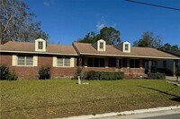 Building Photo - 4 Bed 2 Bath Brick House