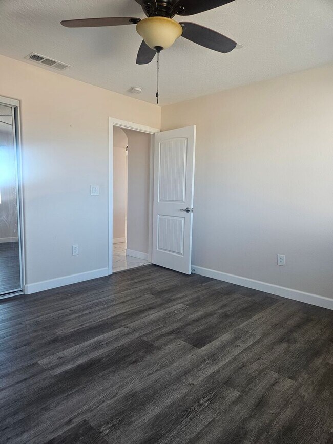 Building Photo - STUNNING CUSTOM APPLE VALLEY HOME