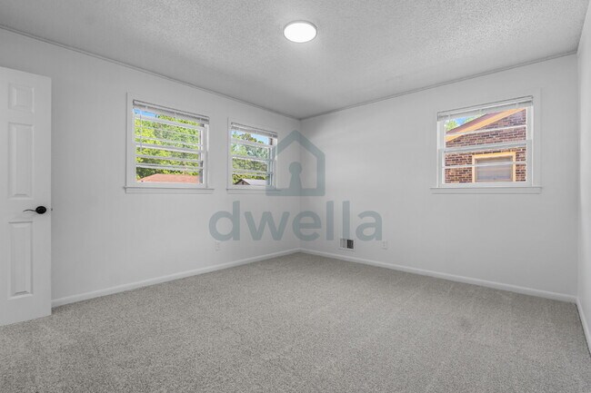 Building Photo - 3-Bedroom (1.5 Baths) Fully Renovated Rental Home in a PRIME Location! Only 6 minutes to Downtown...