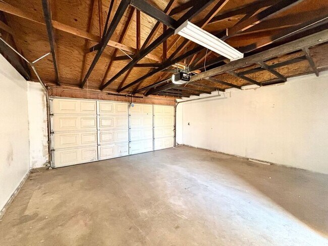 Building Photo - 21480 Laguna Rd