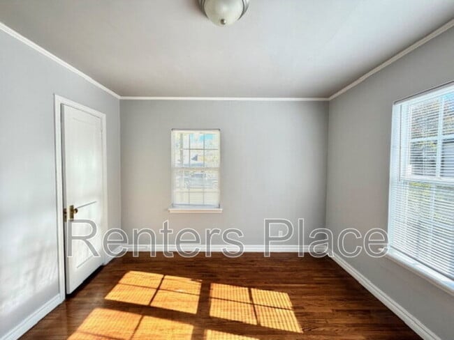 Building Photo - 1328 S Erie Ave