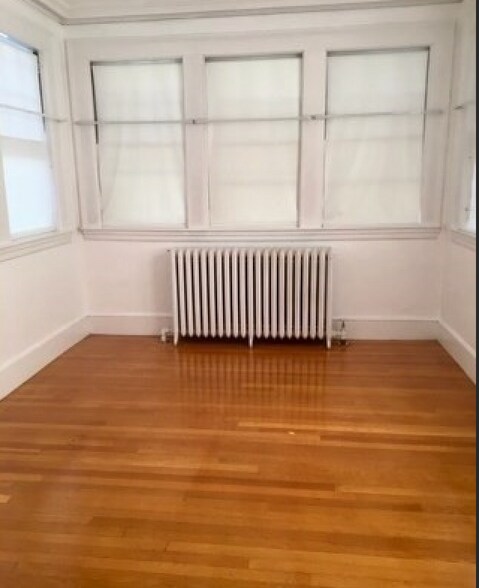 Building Photo - 24 Hunnewell Cir
